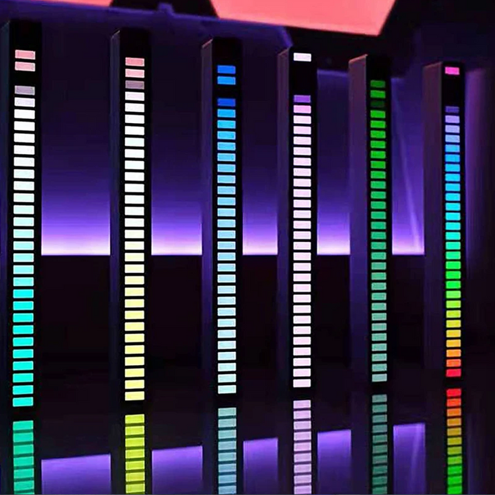 "Ljudkontrollerat RGB LED-ljus, elegant design, 32 färger, musiksynkronisering, för skrivbord eller sängbord."