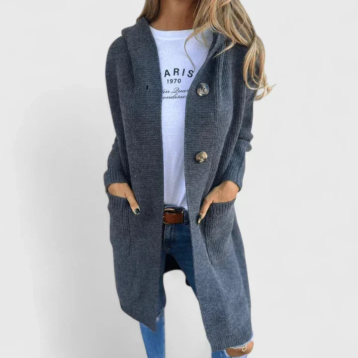 Beige damcardigan med huva och knäppning, stilren stickad tröja för mode.