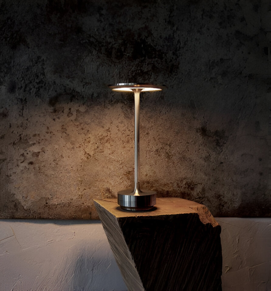 Svart LumaLight designlampa, trådlös LED-bordslampa. Perfekt som inomhus- eller utomhusbelysning.