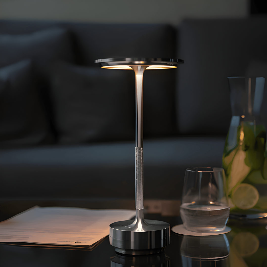 Silver LumaLight uppladdningsbar bordslampa, dimbar LED för mysig stämning inomhus & utomhus.