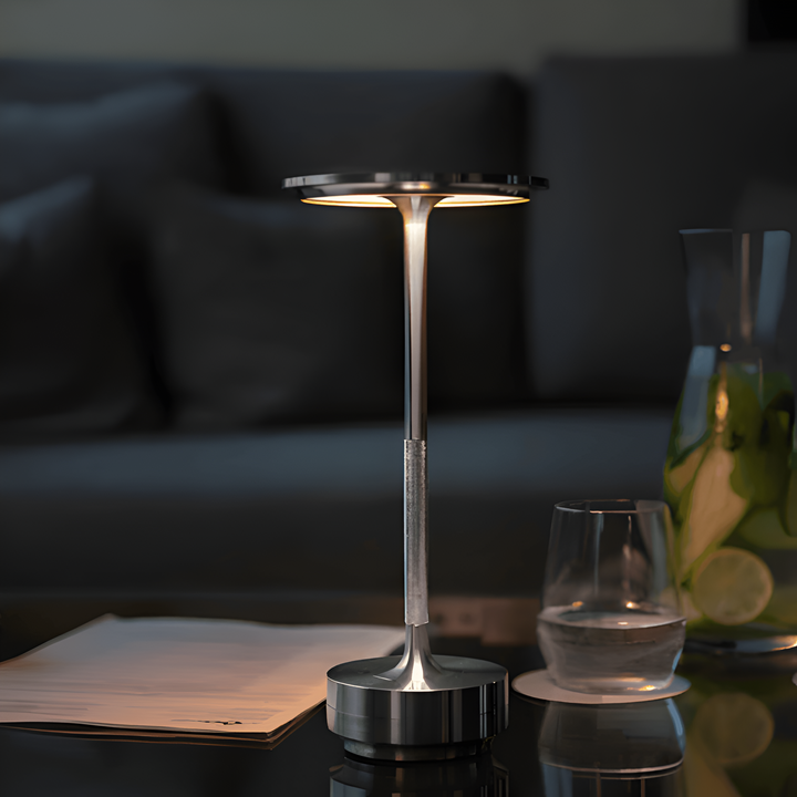 Silver LumaLight uppladdningsbar bordslampa, dimbar LED för mysig stämning inomhus & utomhus.