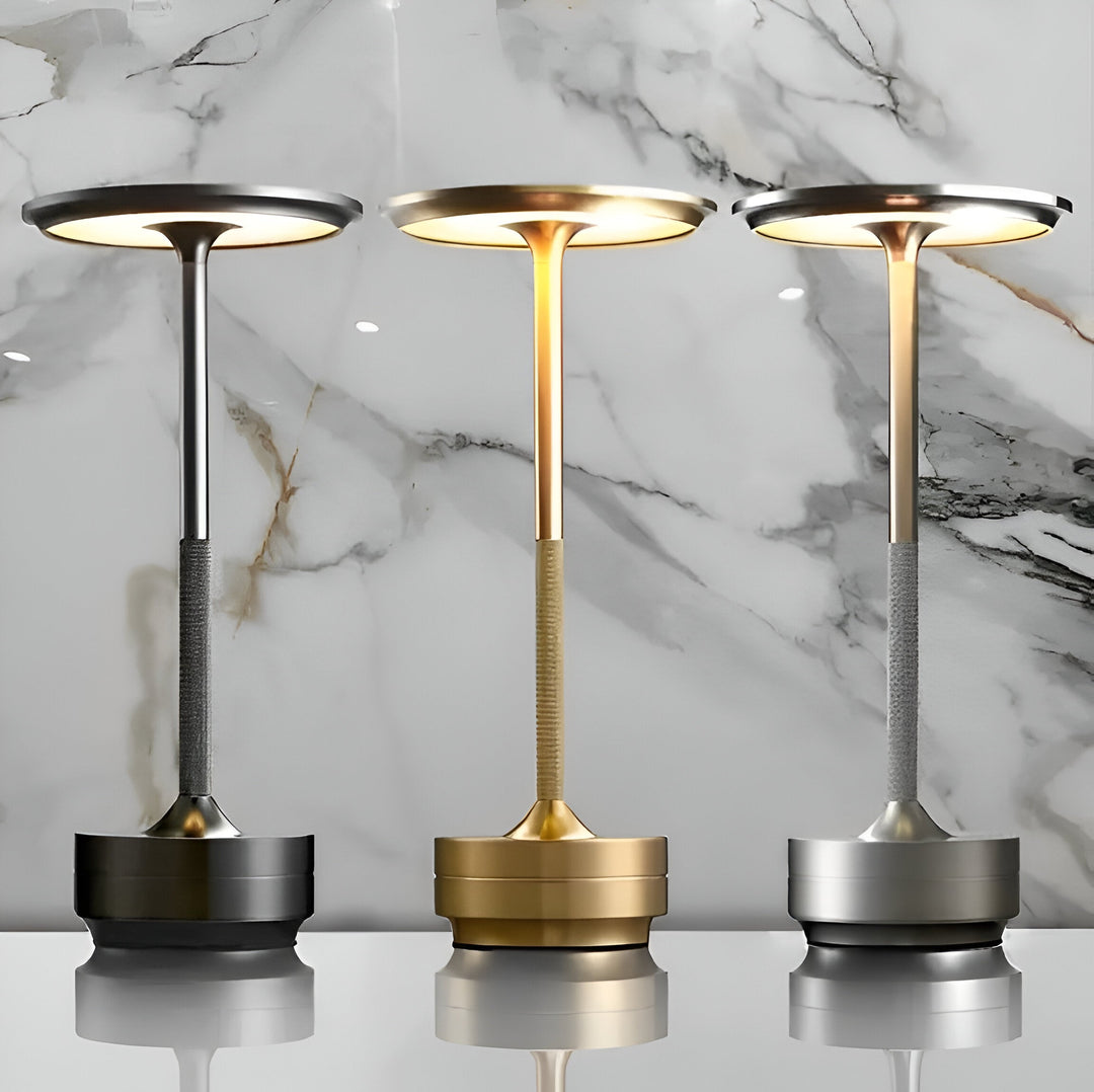 Modern LumaLight trådlös bordslampa i aluminium. Dimbar LED med 3 ljuslägen för perfekt stämning.