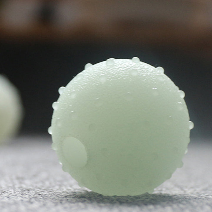 Synlig hundleksak: Lysande boll i naturgummi garanterar rolig utomhuslek och spännande mörkerlek.