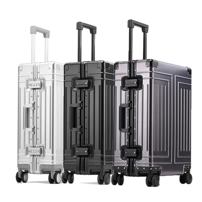 Lyxig aluminiumresväska med hårdskal för säker och elegant resa, perfekt som kabinbagage eller incheckat.