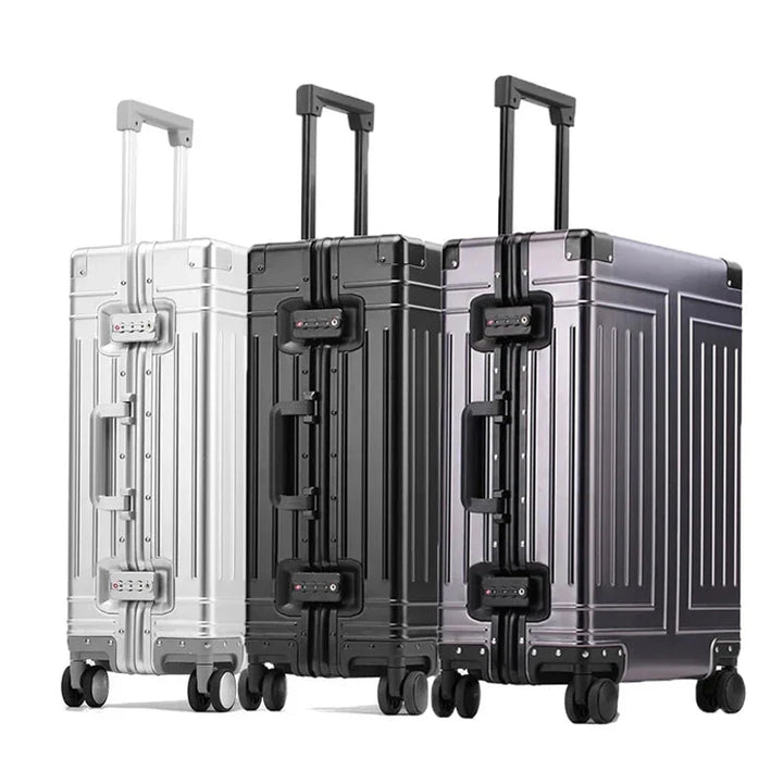 Lyxig aluminiumresväska med hårdskal för säker och elegant resa, perfekt som kabinbagage eller incheckat.