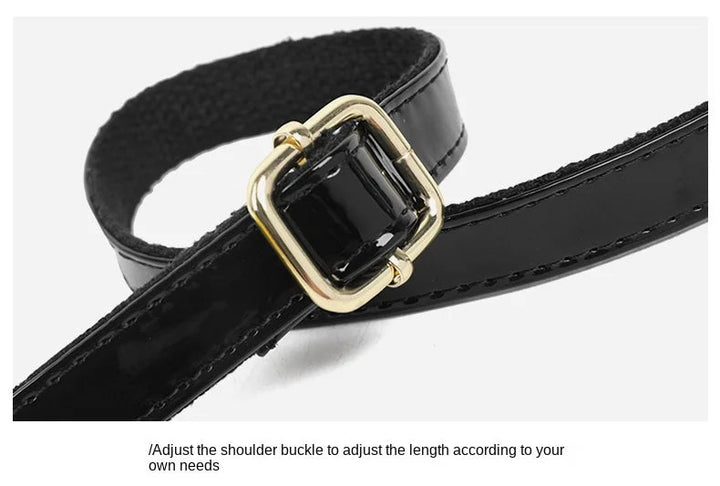 Svart damväska med elegant finish, lyxig toteväska för kvinnor. Perfekt accessoar för varje outfit.