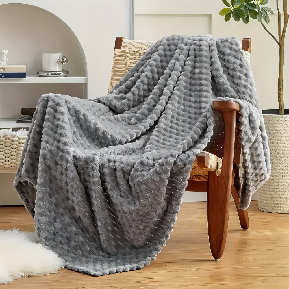 Bekväm och lyxig fleecefilt i plysch. Idealiskt som sofffilt, hemtextil som ger värme och komfort.