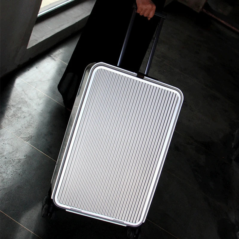 Elegant svart Valparaíso hårdskalsresväska. Tåligt bagage med hög reskomfort för affärsresa.