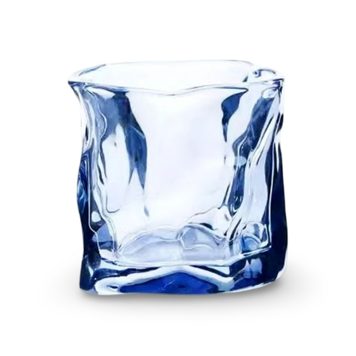 Lyxigt present-set med handgjorda whiskyglas. Vridna, eleganta dryckesglas för den som har allt.