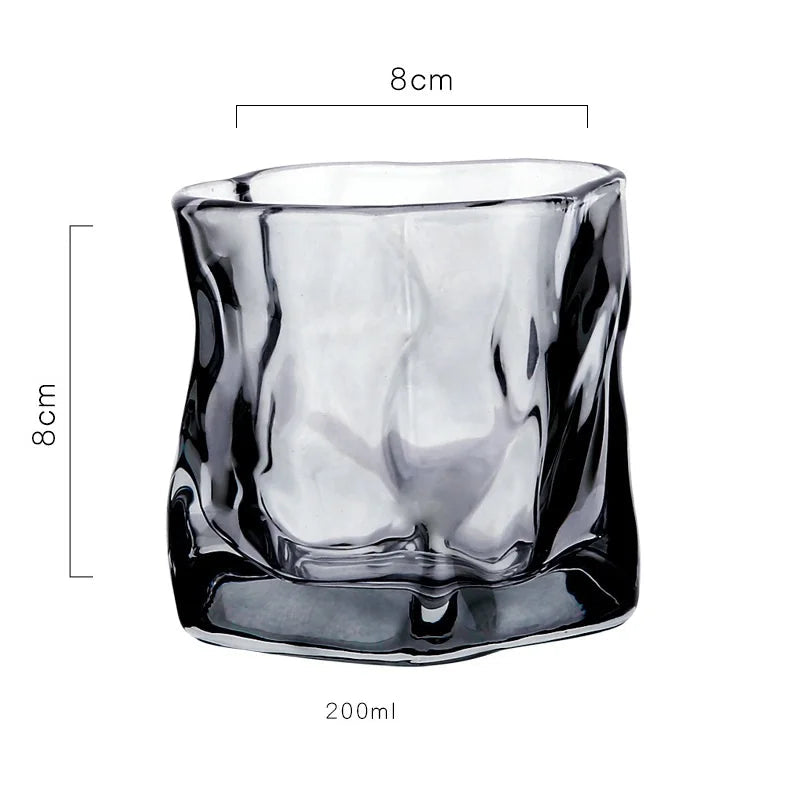 Dekorativa vridna whiskyglas, handgjorda. Lyxigt glas set som snygg detalj i heminredningen & köket.