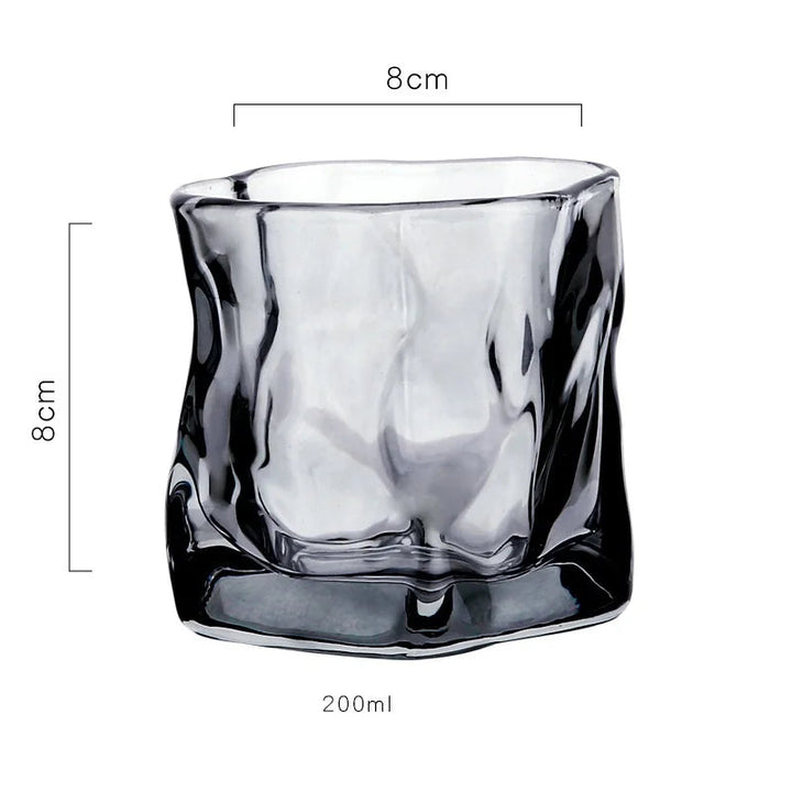 Dekorativa vridna whiskyglas, handgjorda. Lyxigt glas set som snygg detalj i heminredningen & köket.