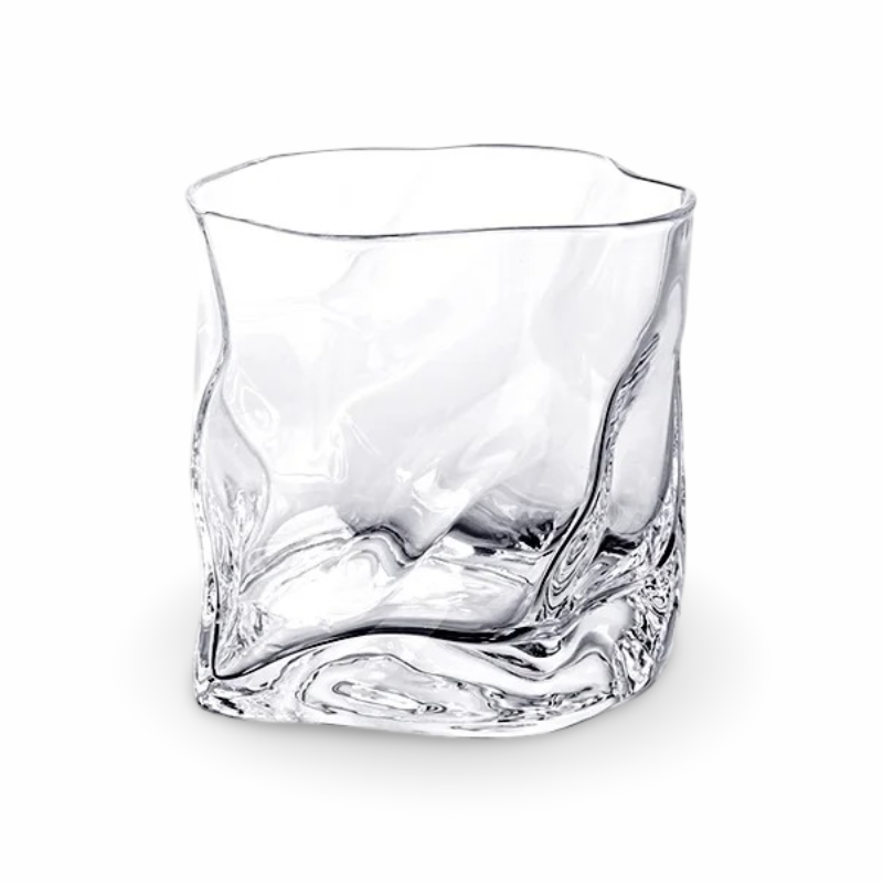 Handgjort lyxigt whiskyglas set. Vridna dryckesglas perfekta för whisky, cocktail och heminredning.