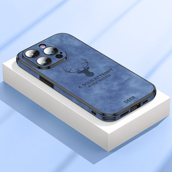 Snyggt mockafodral för iPhone 14. Skyddande och stötsäkert med smart kameralinsskydd.