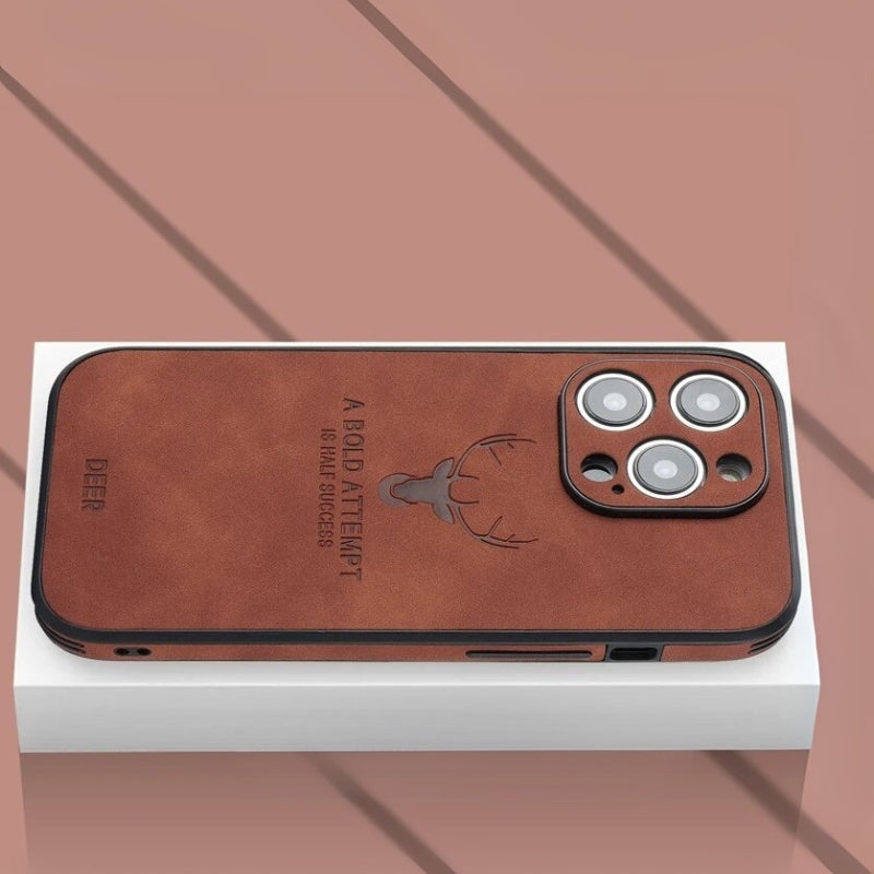 Elegant iPhone-skal i mocka. Lyxigt mobilskydd med kameralinsskydd för optimal säkerhet.
