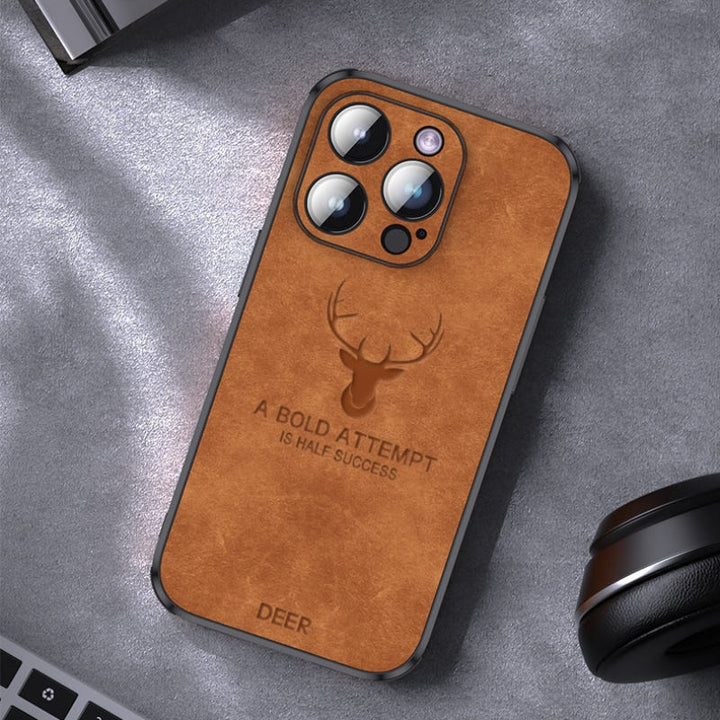 Premium mobilskydd för iPhone. Mockaskal med kameralinsskydd och stilren design.