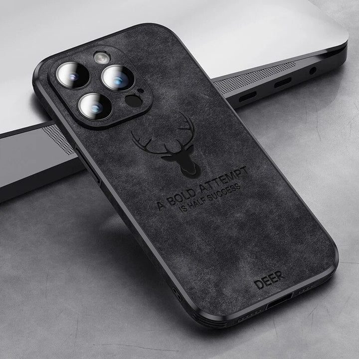 Skyddande mockaskal med kameralinsskydd. Elegant och stilrent för iPhone-modeller.
