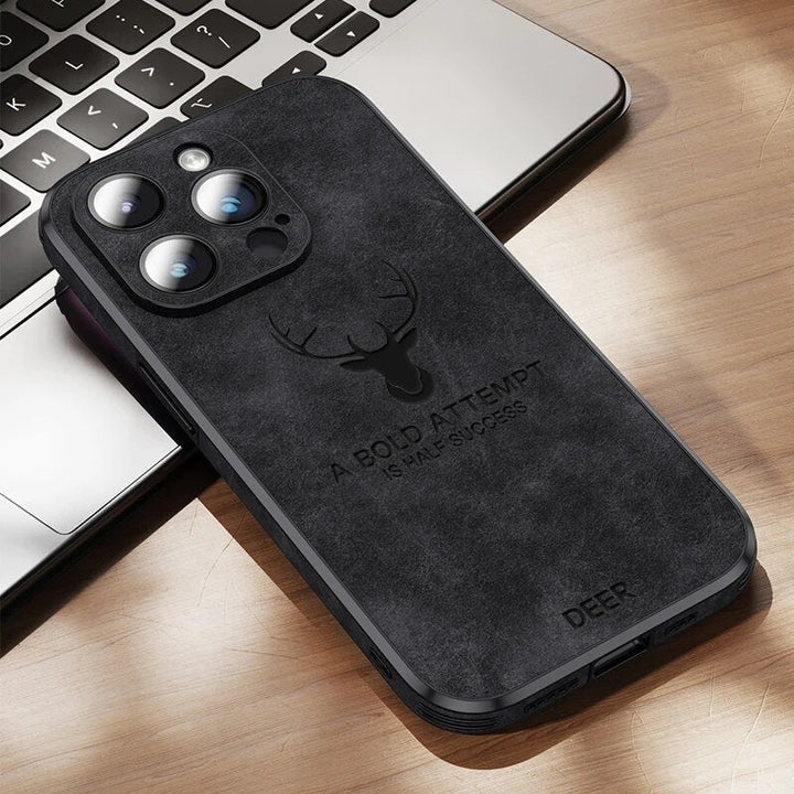 iPhone-skal i elegant mocka. Med kameralinsskydd och premiumkänsla. Stötsäkert skydd.