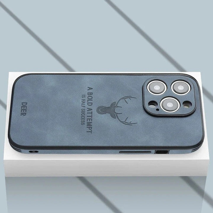 Premium mockaskal för iPhone 13/12. Robust skydd med kameralinsskydd och elegant design.