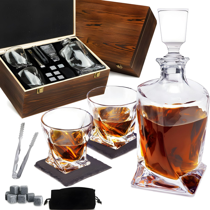 Lyxigt whisky-set med elegant kristallkaraff, två whiskyglas & granat kylstenar. Perfekt present till heminredning.
