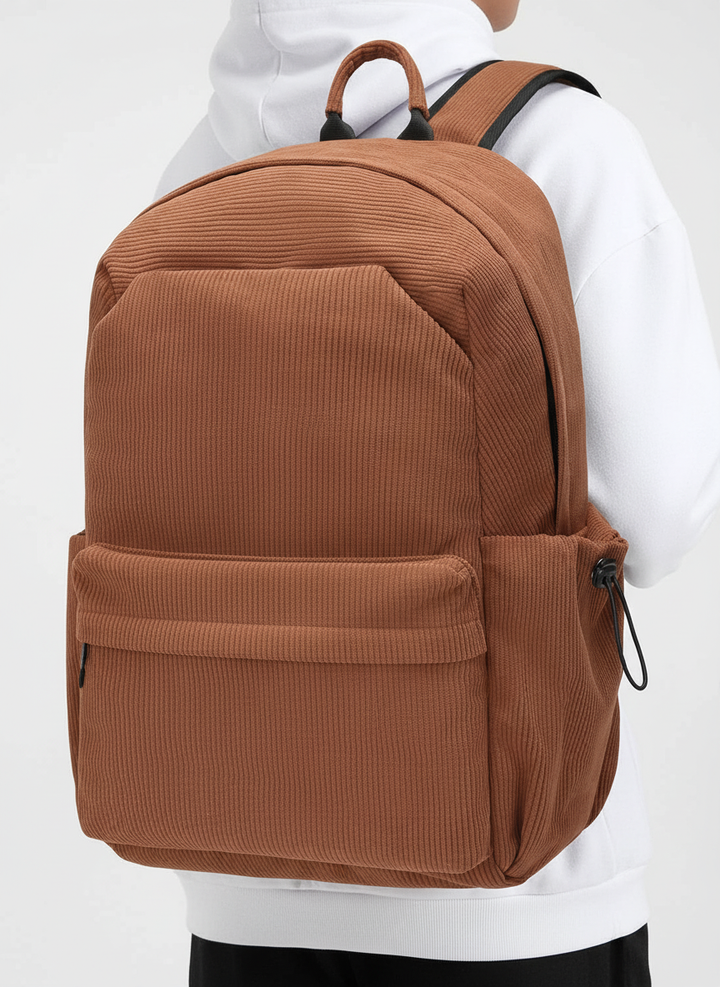 Detaljbild FlexiPack laptopväska. Praktisk ytterficka för snabb åtkomst av tillbehör.