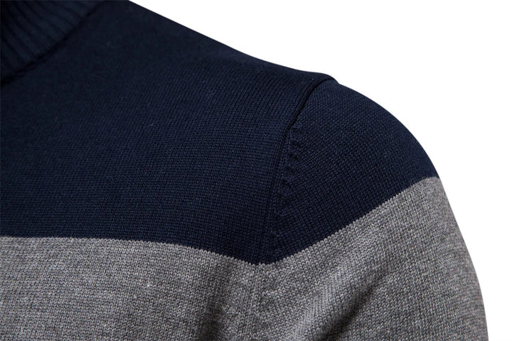 Modern pullover herrtröja med halvdragkedja, randig design och ståkrage. Långärmad för stil och värme.
