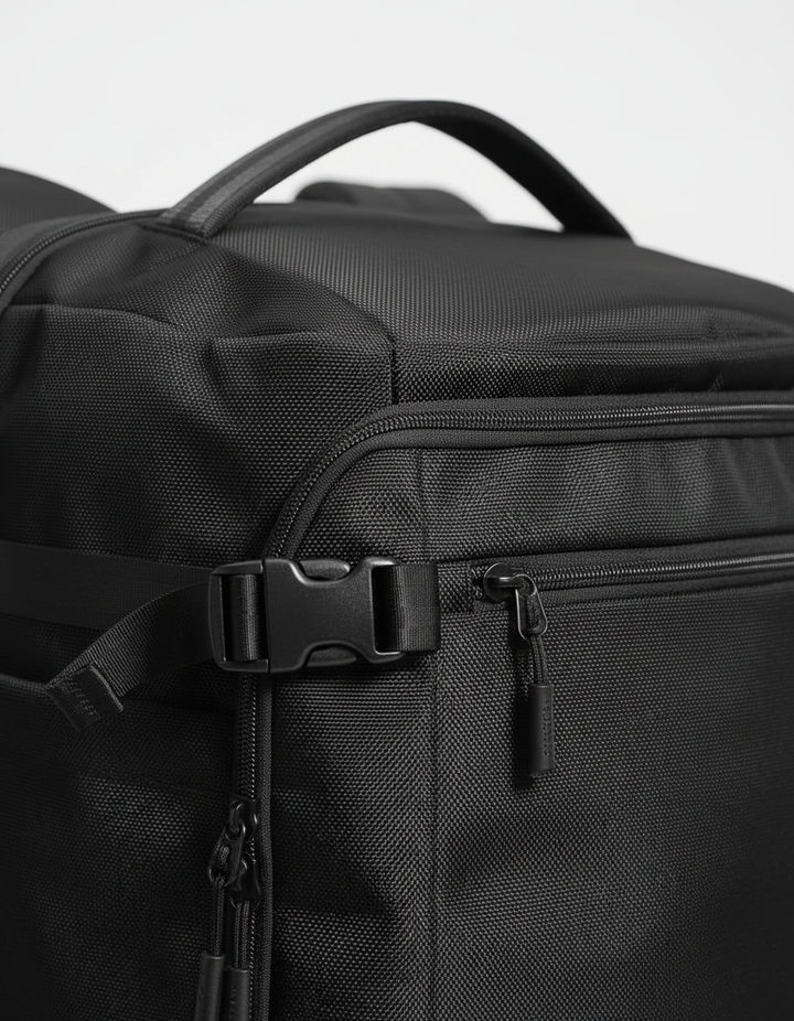 Bekväm reseryggsäck 38L för laptop, med säkerhetsfack och ergonomisk design. Hållbar unisex-ryggsäck.