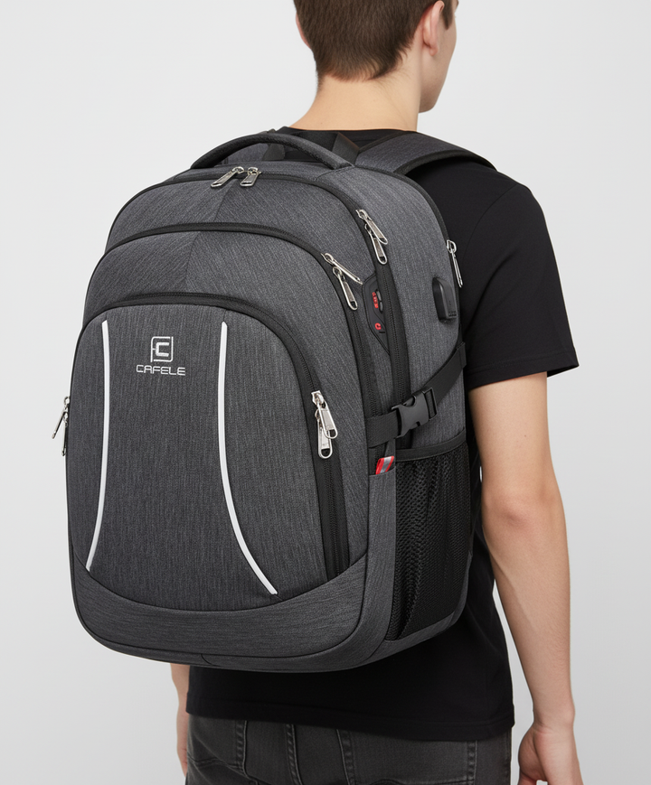 Slitstark ryggsäck för resenärer, med USB-laddning, laptopfack och smart organisering. Vattenavvisande.
