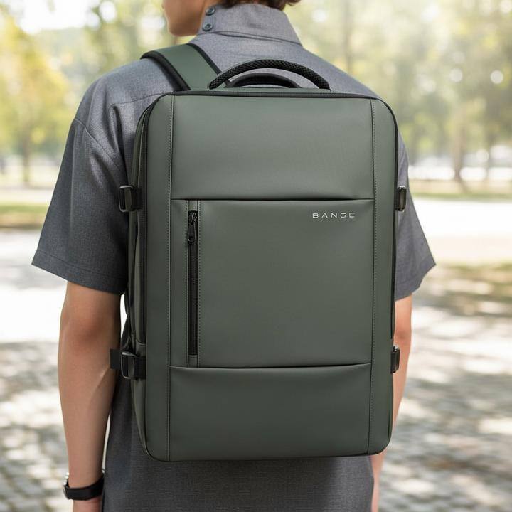 Mångsidig unisex ryggsäck MultiUse, perfekt för resor och vardag. Stilren design med praktiska fack.
