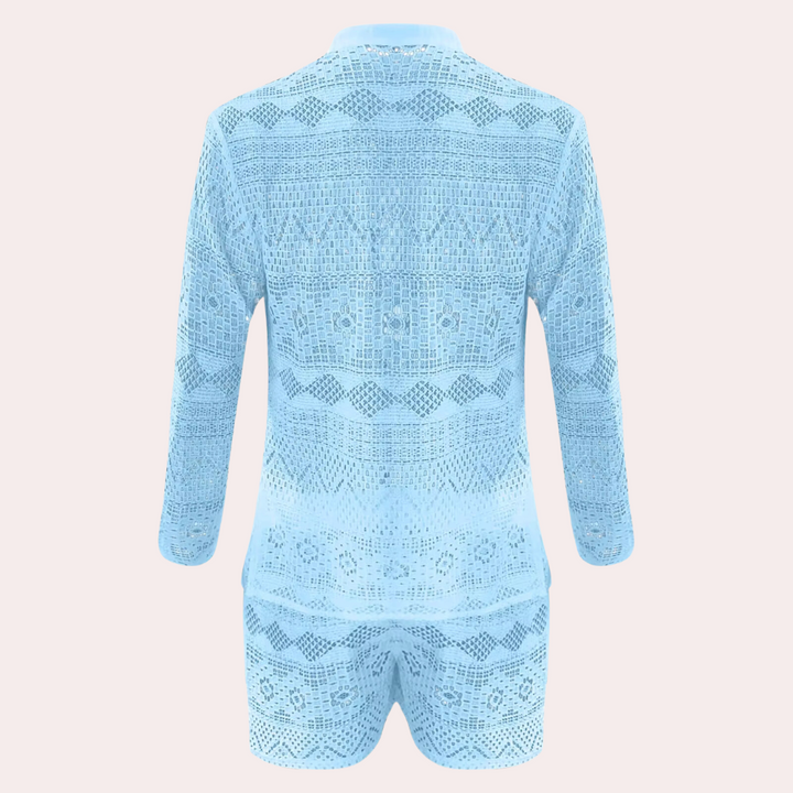 Svart sommarset för män: Luftig skjorta och bekväma shorts, idealiskt för semester och strand.