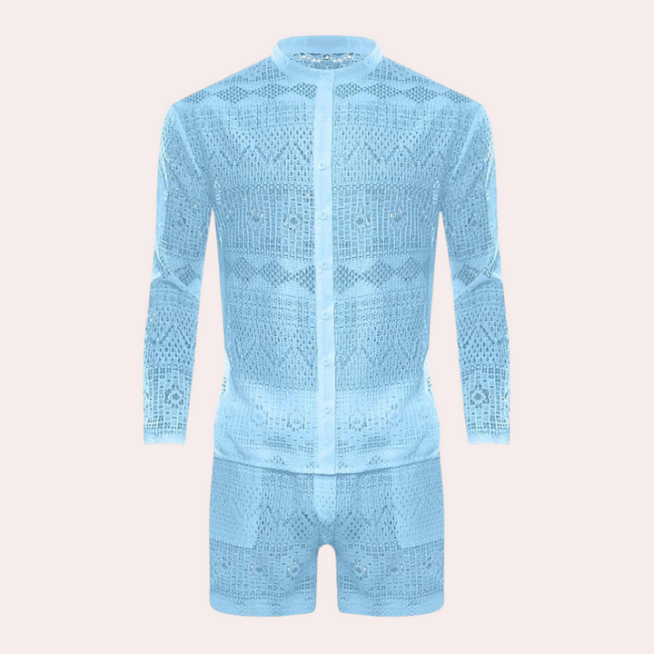 Vitt, modernt sommarset för män. Kortärmad skjorta & shorts för en avslappnad men stilren semesterlook.