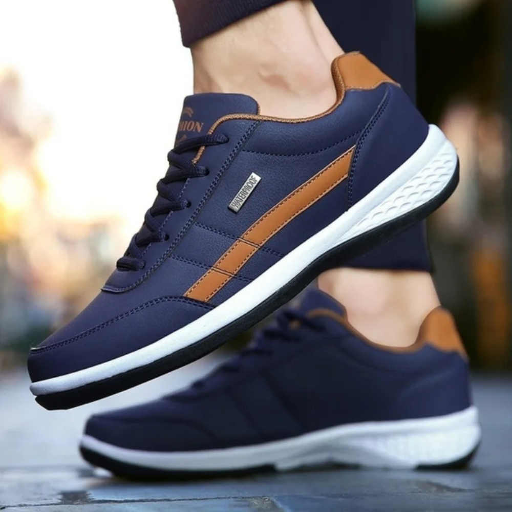 Mäns ortopediska sneakers, svarta, ger ultimat komfort & fotstöd. Perfekta för vardag.