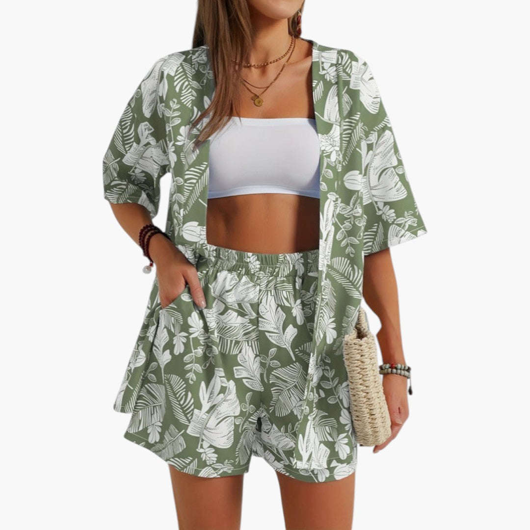 Bekvämt damset med mönstrad öppen topp och shorts med elastisk midja, perfekt för sommar fritidsmode.