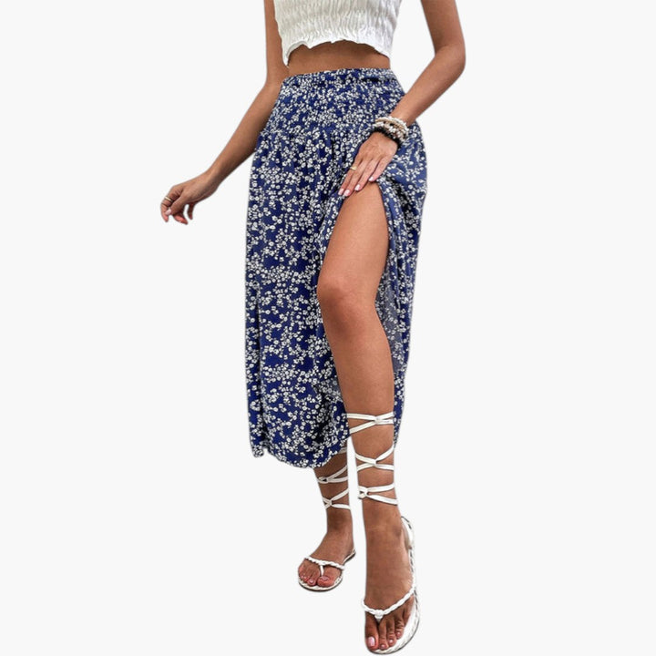 Elegant mörkblå blommig maxikjol för kvinnor. Hög midja, sidoflik & A-linje design. Idealisk sommar damskjol.