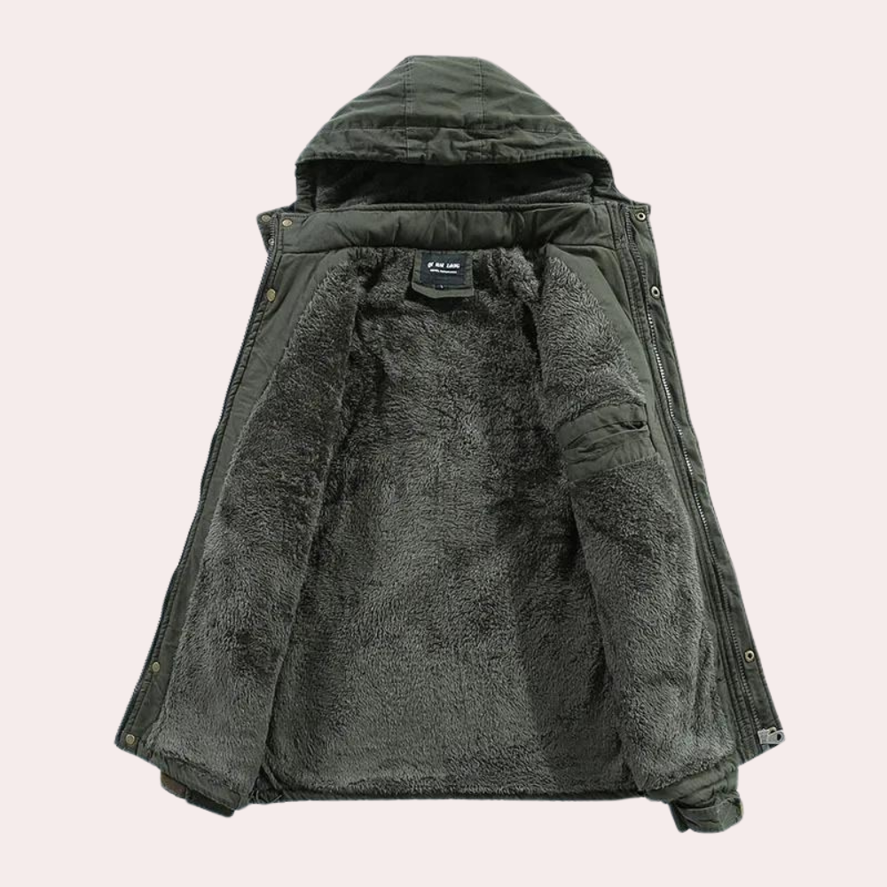 Varm herrjacka, fodrad med huva för optimal komfort i kallt väder. En stilren parkas, perfekt fritidsjacka.