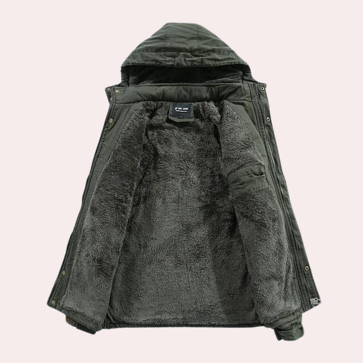 Varm herrjacka, fodrad med huva för optimal komfort i kallt väder. En stilren parkas, perfekt fritidsjacka.