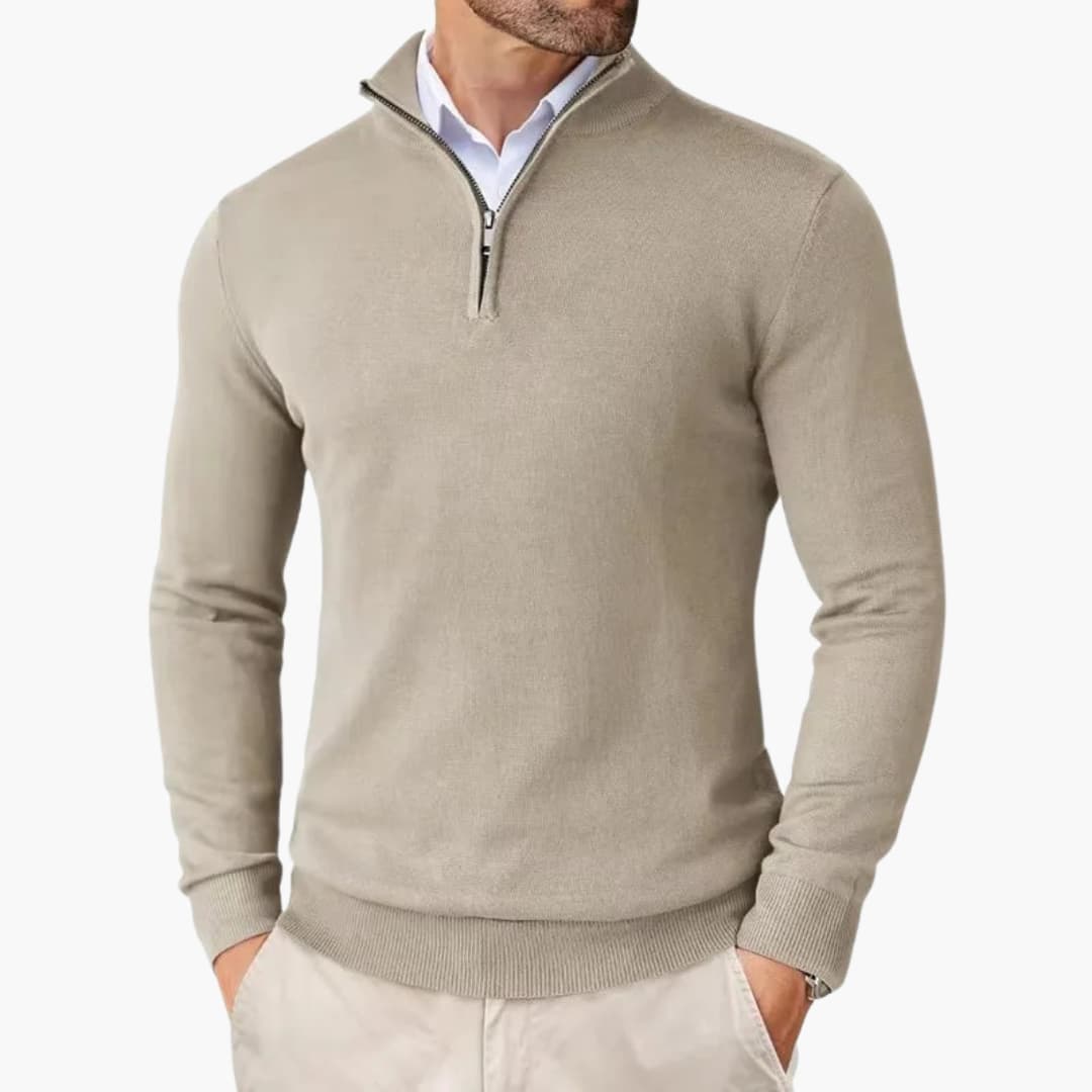 Modern herrtröja, stickad pullover med kvartslång dragkedja. Ribbade detaljer, perfekt för höst.