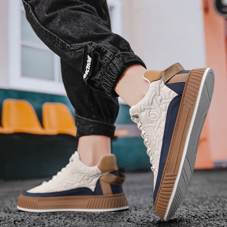 Elegant sida av Jordan slip-on sneaker för herrar, visar smidig design och stödjande sula.