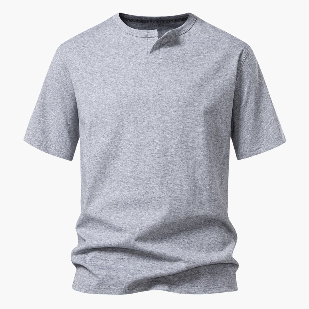 Bekväm herr t-shirt med modern notch-ringning. Kortärmad och stilren för en avslappnad look. Finns i flera färger.