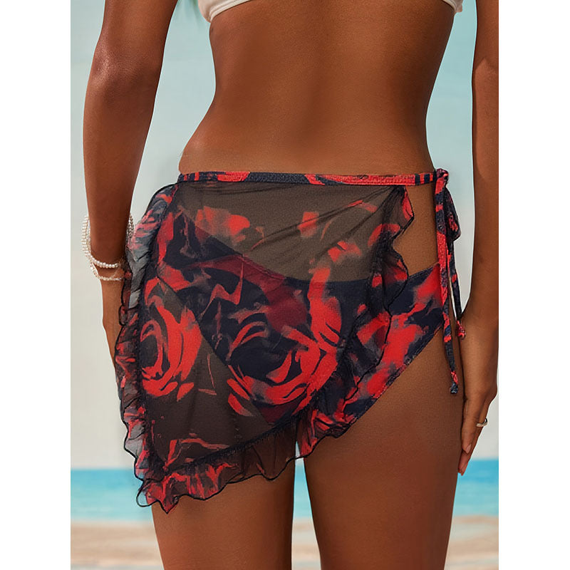 Stilrent badklädes-set för dam: mörkröd bikini med asymmetrisk topp och högskuren trosa. Trendy.
