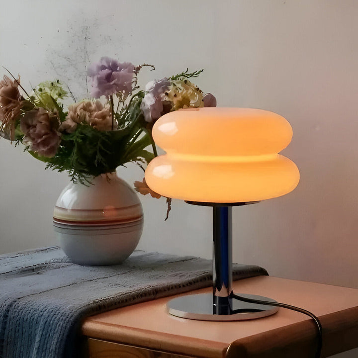 Elegant macaron glaslampa med unik design. Perfekt som stämningshöjande bordslampa i hemmet.