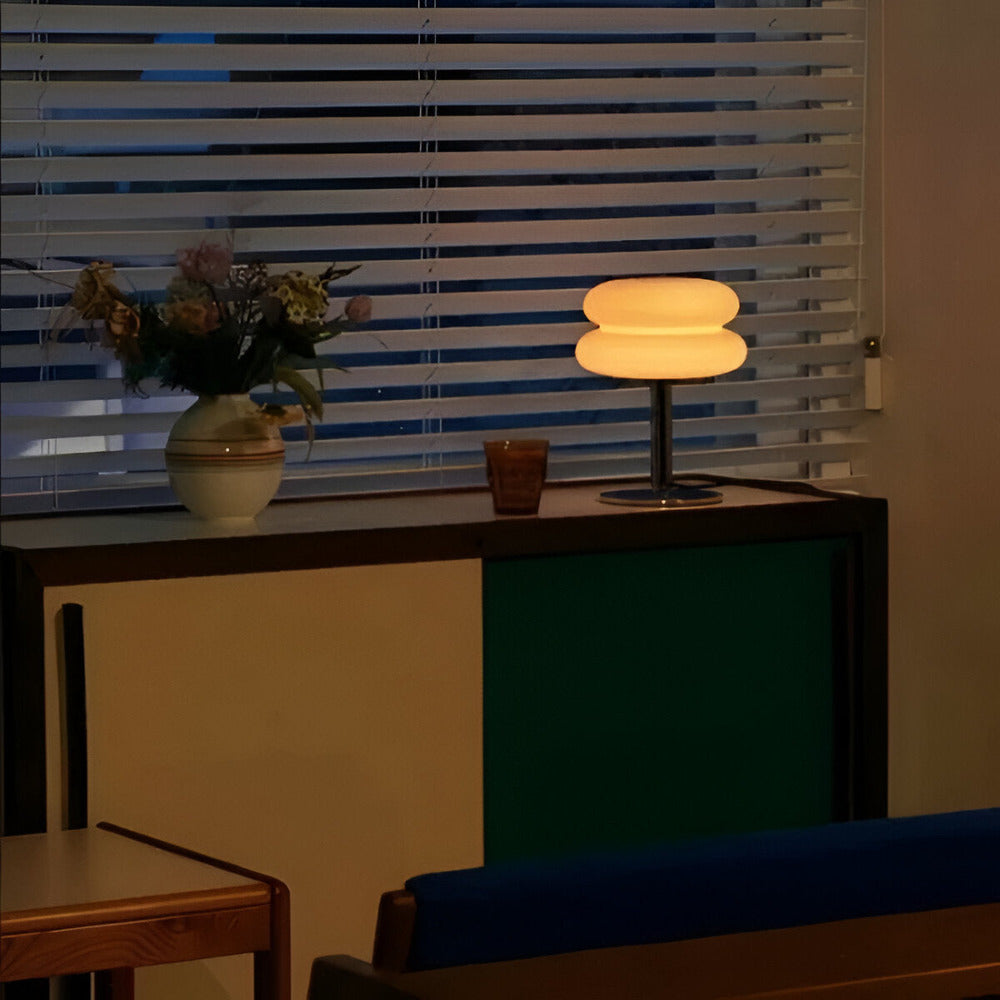 Energisnål macaronlampa i glas. Skapar varm och inbjudande stämningsbelysning i alla rum.