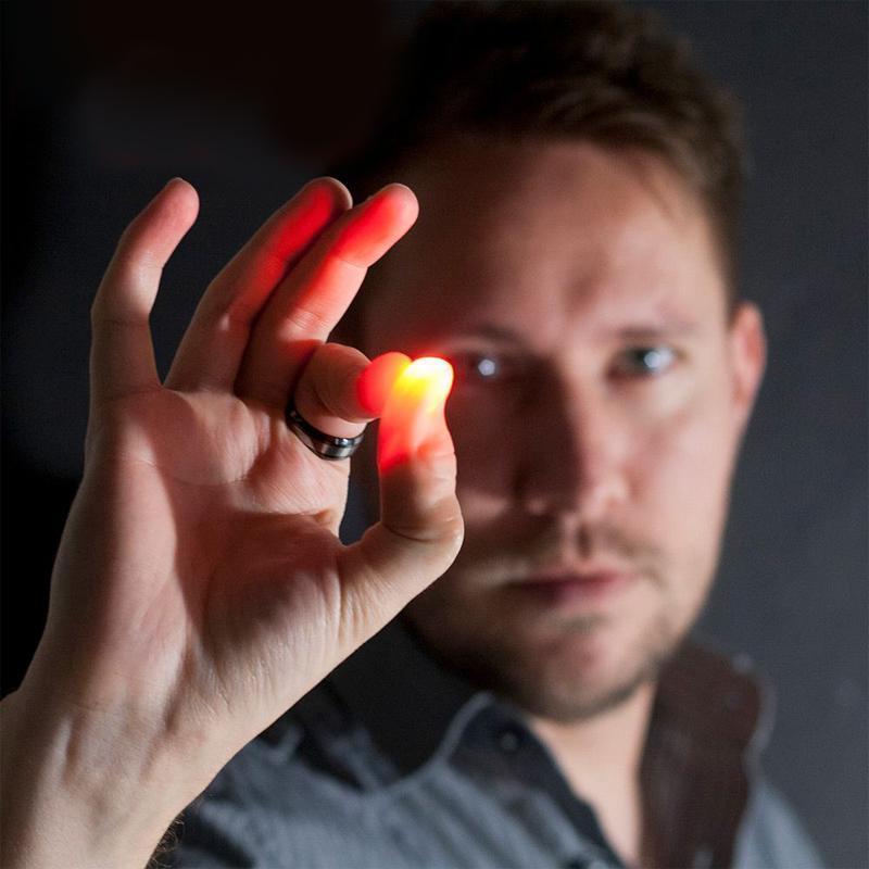 "Magisk tumme LED leksak: Färgglada ljus på fingertopparna, perfekt för magiska tricks och spännande ljusshower."