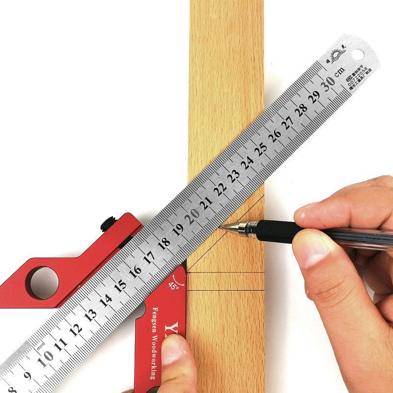 Magnetisk aluminium vinkelmätare, silver och röd, för träbearbetning, med magnet och exakt 45 och 90 graders mätning.