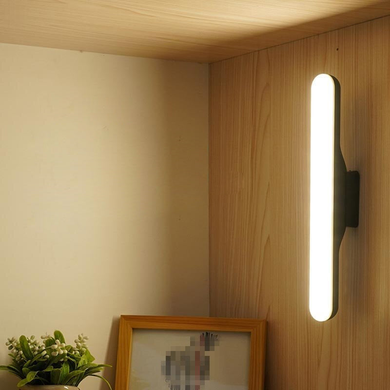 "Magnetisk läslampa med flexibel svanhals i aluminium, USB-laddning, justerbar vinkel och tre ljusstyrkenivåer."