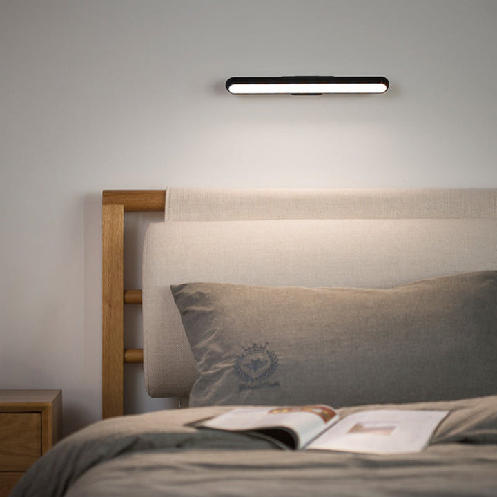 "Magnetisk läslampa med flexibel svanhals i aluminium, USB-laddning, justerbar vinkel och tre ljusstyrkenivåer."