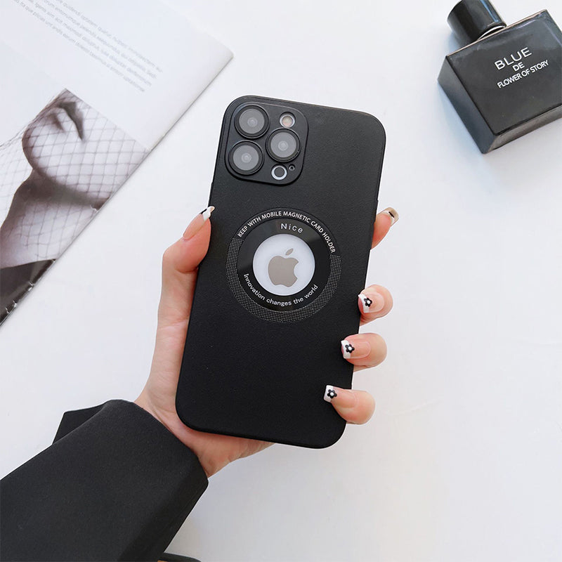 "Magnetiskt iPhone-laddningsfodral i elegant läder med lychee-mönster, tillgänglig i svart, grön, blå, lila, gul, orange."