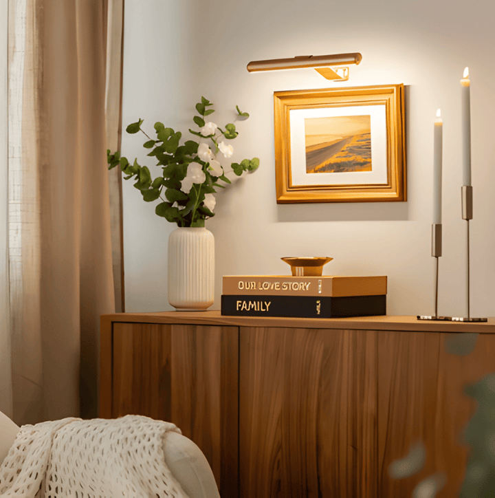 Roterbar LED vägglampa med magnetfäste. Flexibel belysning för hemmet.