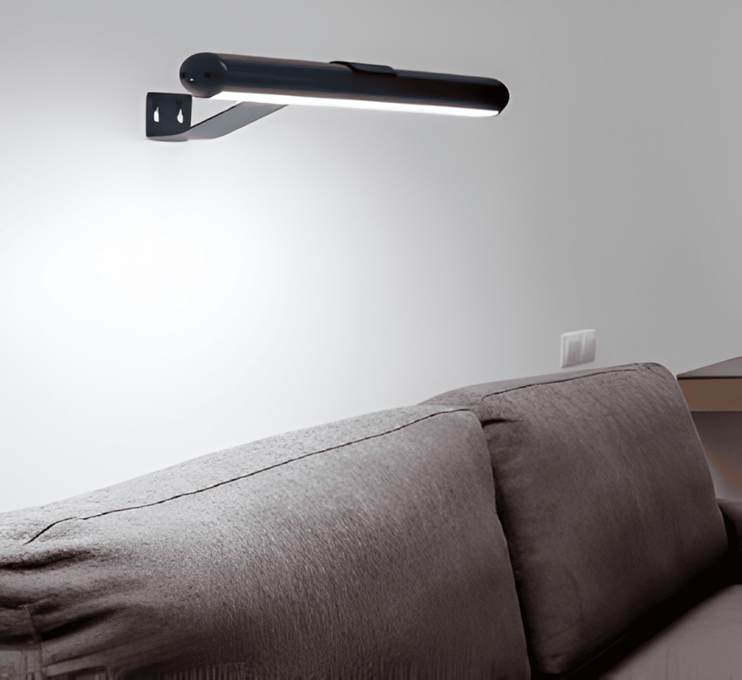USB-laddningsbar vägglampa, smidig & roterbar design för optimal ljusriktning.