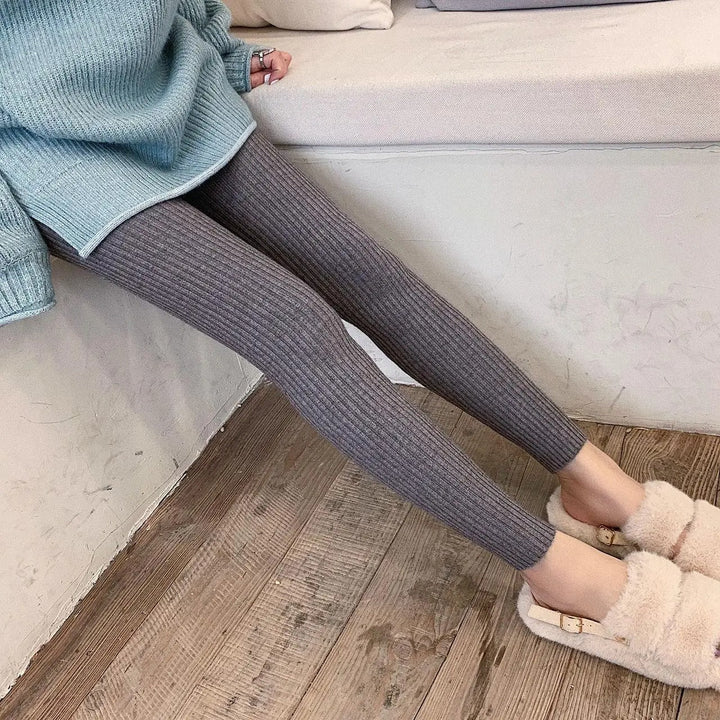 Damkläder för höst och vinter: bekväma ribbade leggings