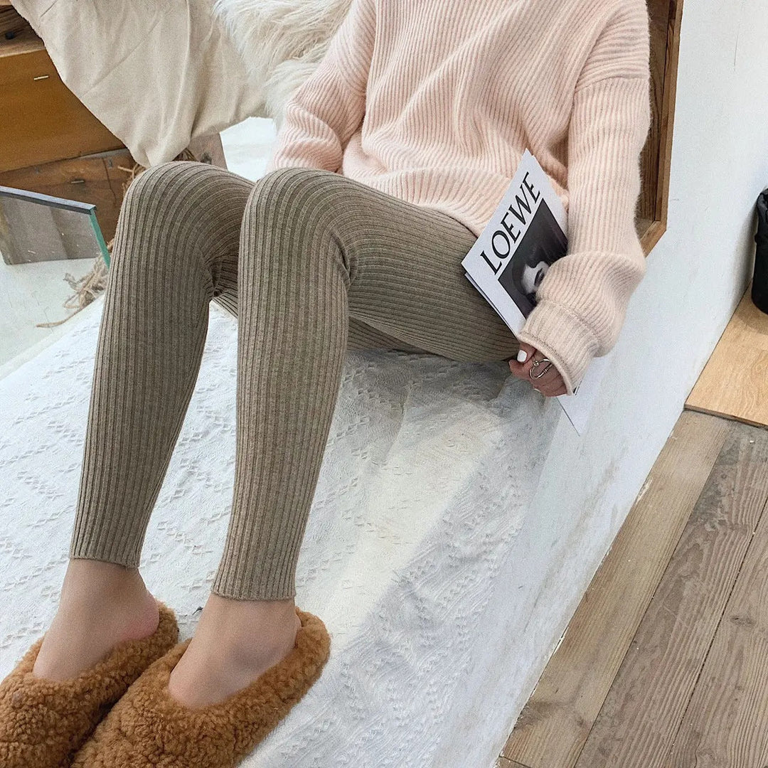 Myskläder för kvinnor: stickade leggings med hög midja bakifrån